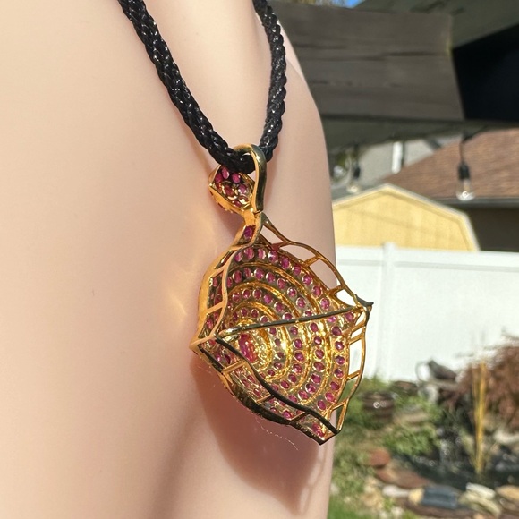 Natural Burmese Ruby and Diamond Brooch/Pendent in 18 k solid gold - Picture 8 of 9